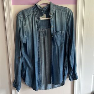 Women’s boyfriend fit chambray shirt size M— like new never worn